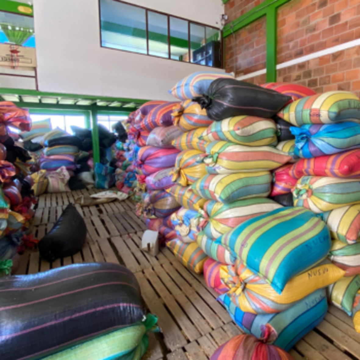 Colombia Narino Sareni - med-light roast, washed process, milk chocolate , tangerines, almonds